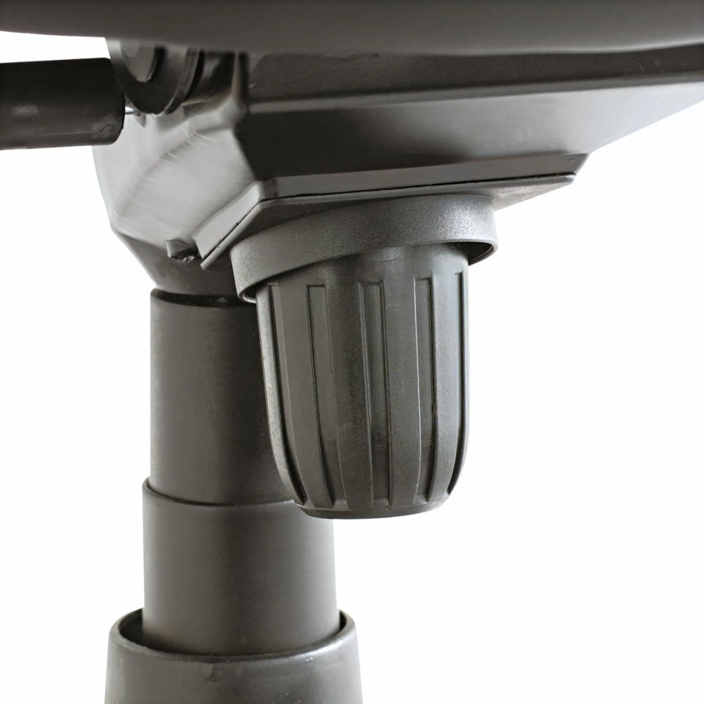 Brand new 😉 Executive Chairs Alera Madaris Series High-Back Knee Tilt Leather Chair - Black/Mahogany 😉 6 Brand new 😉 Executive Chairs Alera Madaris Series High-Back Knee Tilt Leather Chair - Black/Mahogany 😉 - Image 4